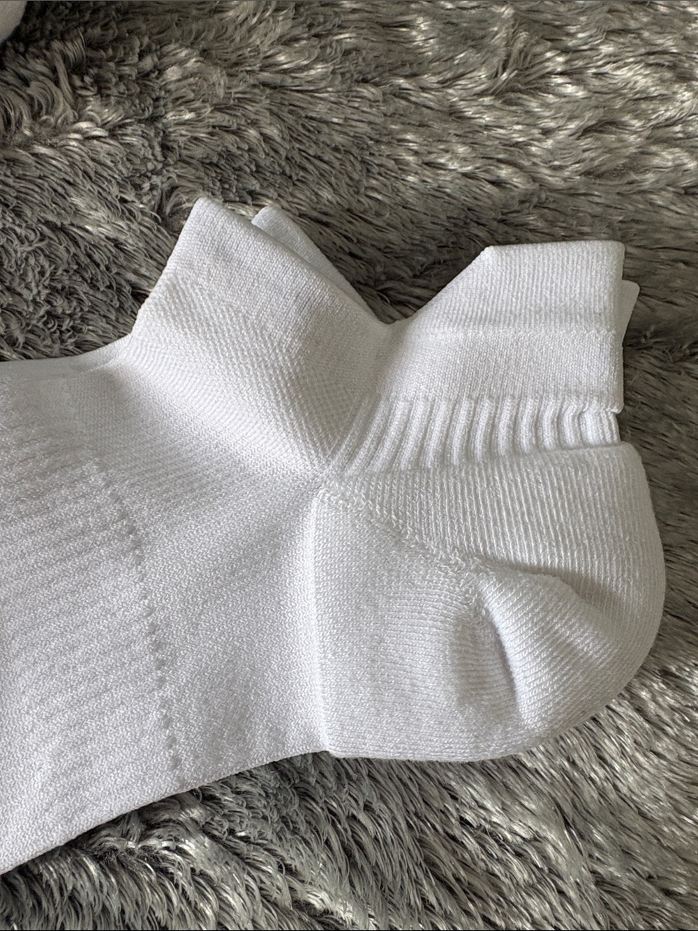 Alo Socks - Picture 4 of 9